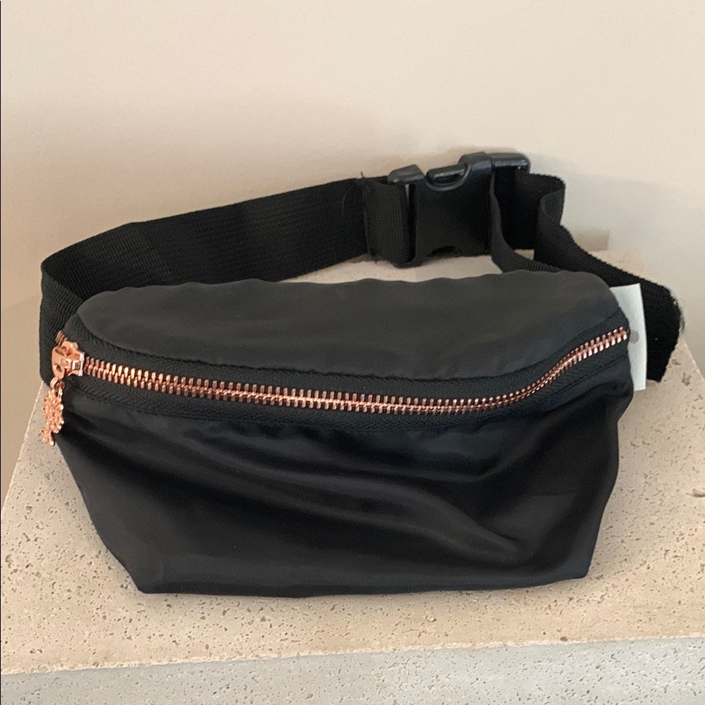 Oak and Reed Girls Black Fanny Pack with Rose Gold Zipper